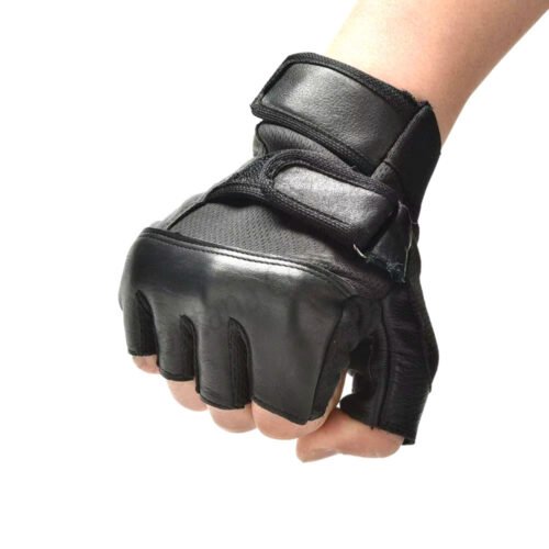 Unisex gym gloves designed for both men and women.