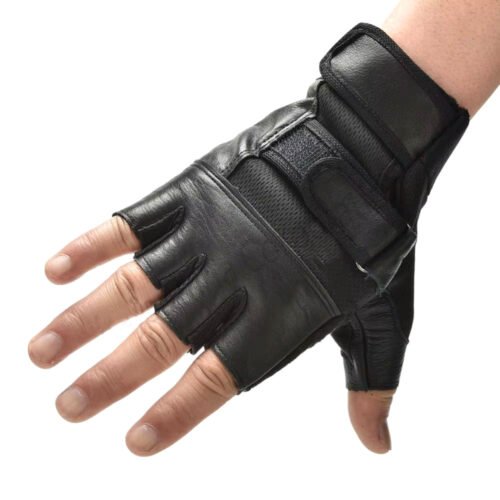 Comfortable gym gloves suitable for both men and women.